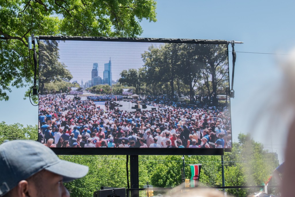 21 Photos From Biden S Philadelphia Campaign Rally At The Art