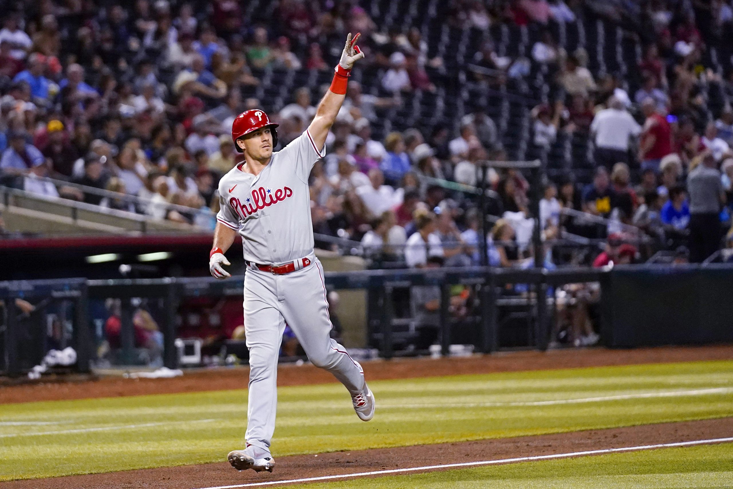 Realmuto hits for cycle, but Phillies come up short in wild game